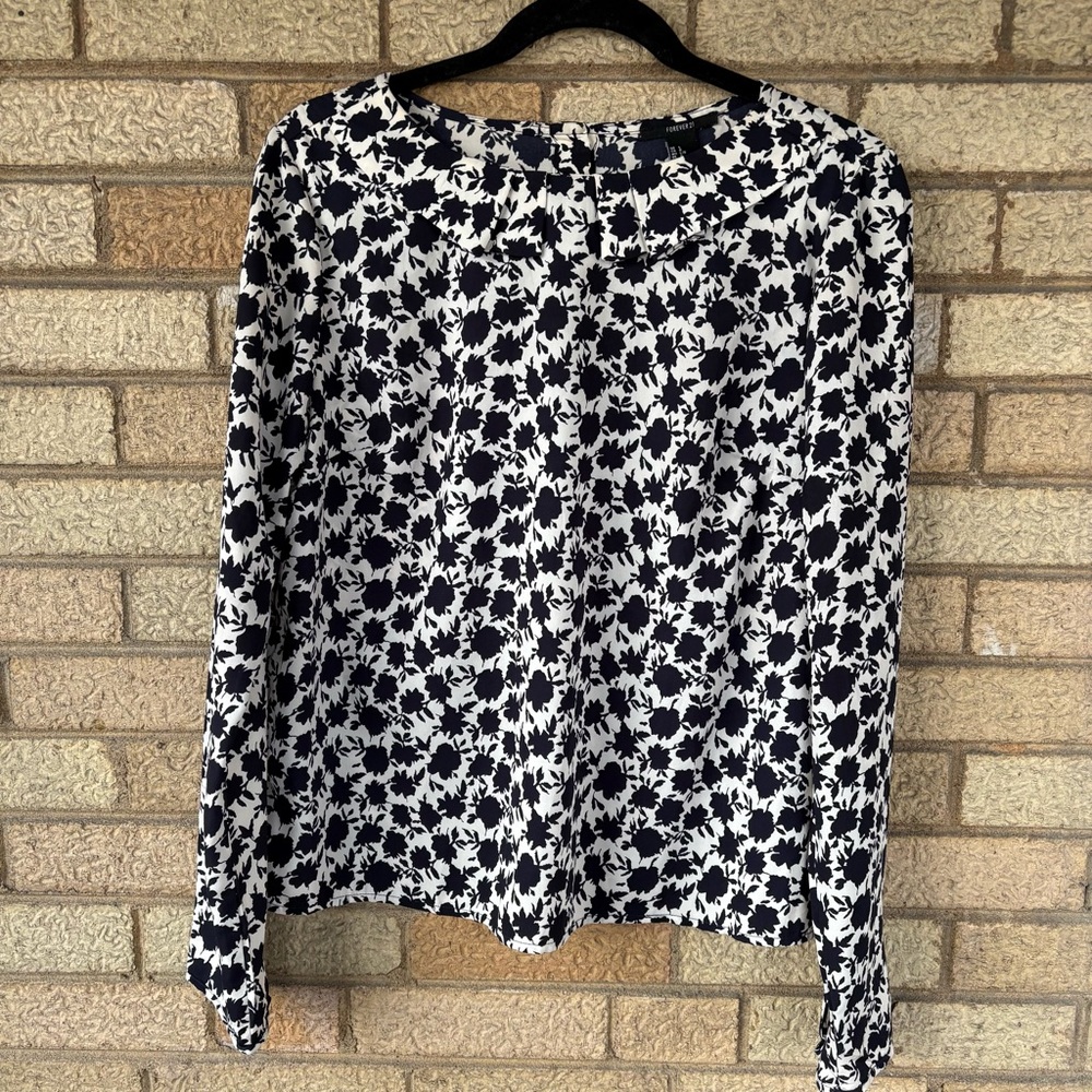 Forever 21 Black and White Floral Button-Back Blouse